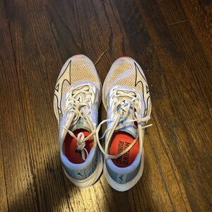 Mizuno White and Black Running Shoes